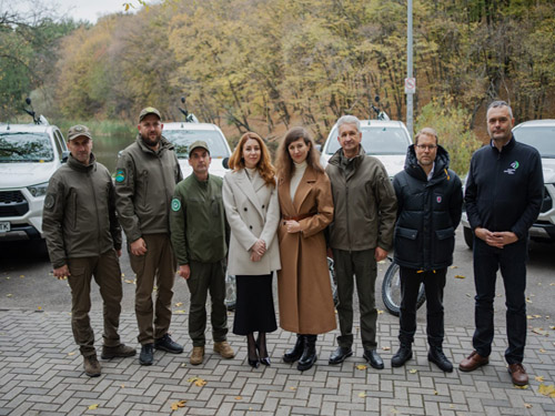 Передали 15 нових транспортних засобів для нацпарків України